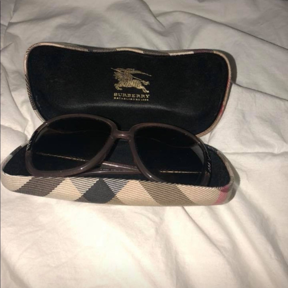 Burberry sunglasses - Picture 2 of 2